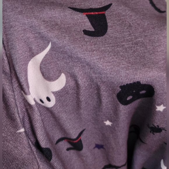 A Halloween Carnegan with a cute print in size 3xl - Picture 4 of 6